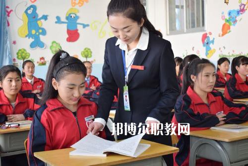 成都2021年女生讀幼師學(xué)校有前途嗎